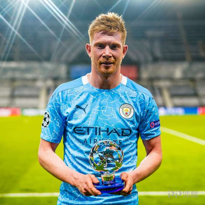 王建民在 2016 年皇家夺冠游行中，受到堪萨斯城球迷的热烈欢迎